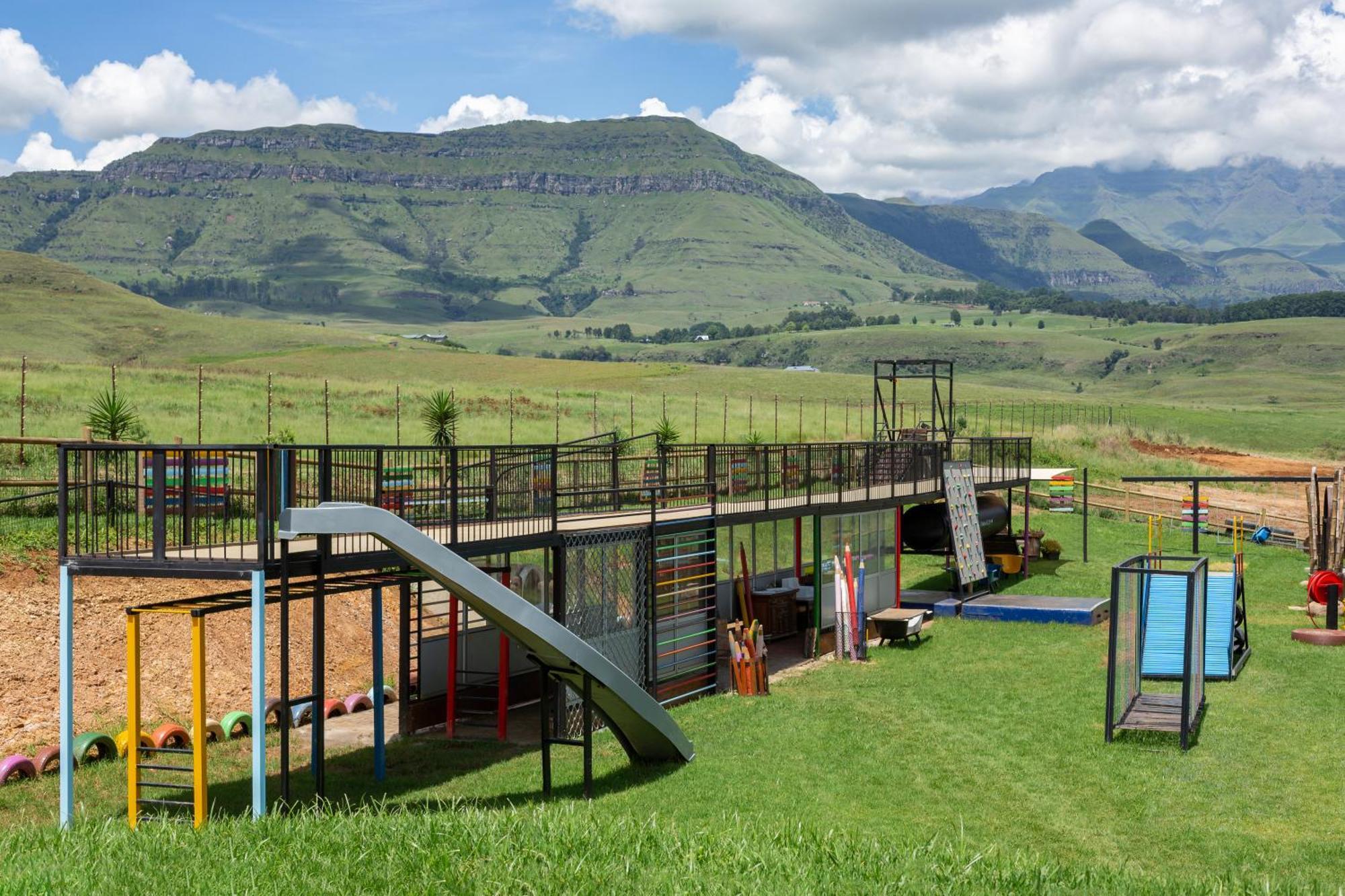 Dragonview Lodge Champagne Valley Exterior photo
