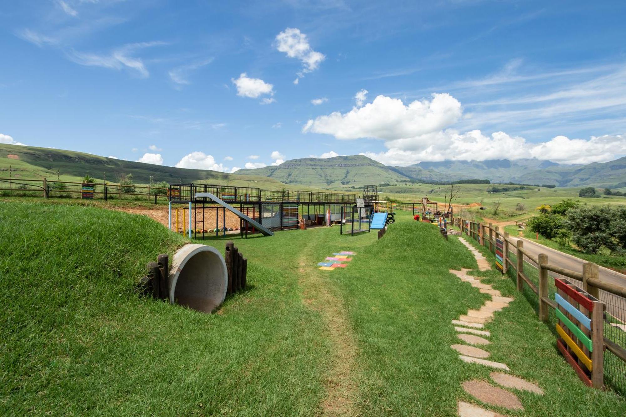 Dragonview Lodge Champagne Valley Exterior photo