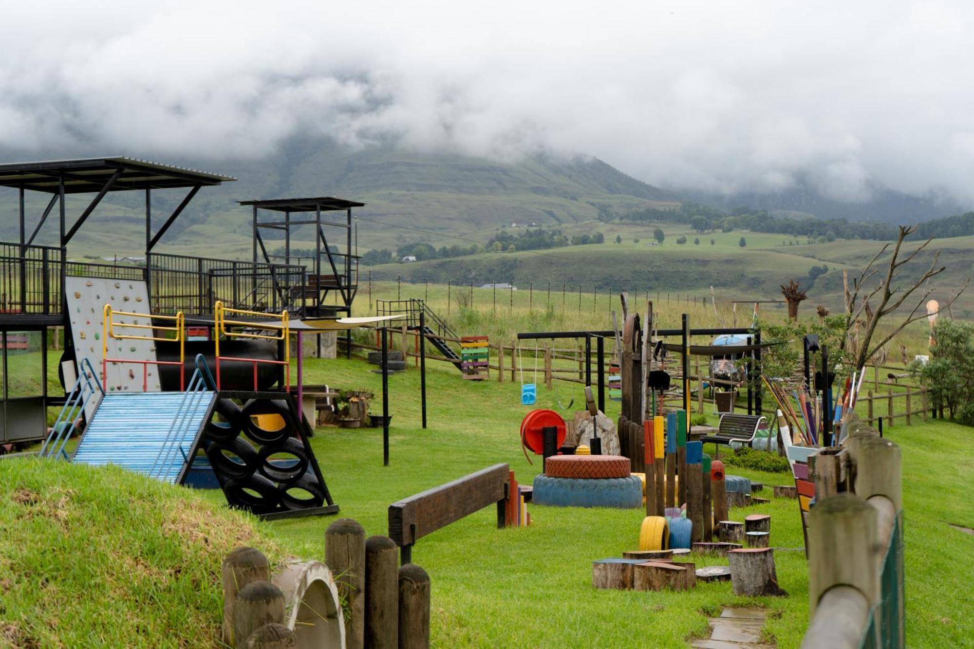 Dragonview Lodge Champagne Valley Exterior photo