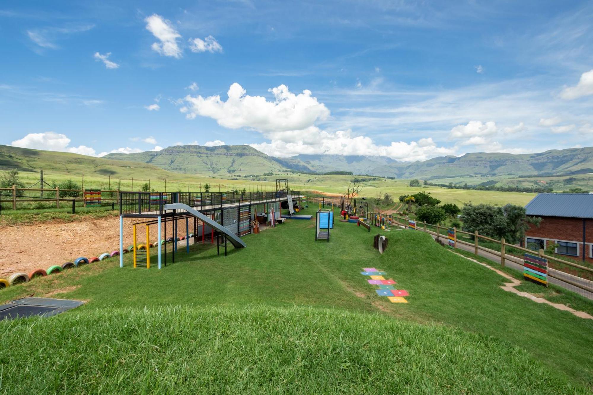 Dragonview Lodge Champagne Valley Exterior photo