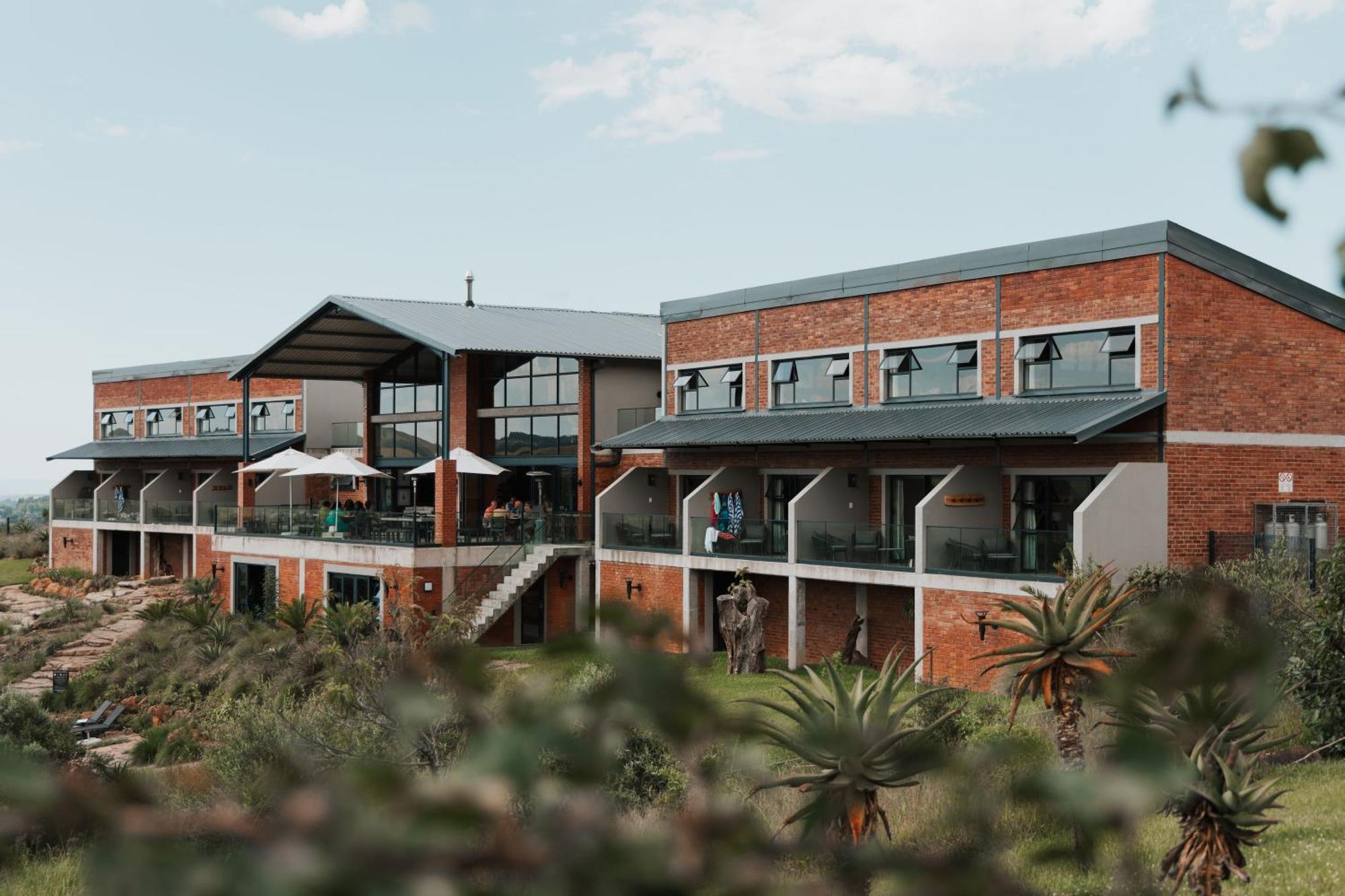 Dragonview Lodge Champagne Valley Exterior photo