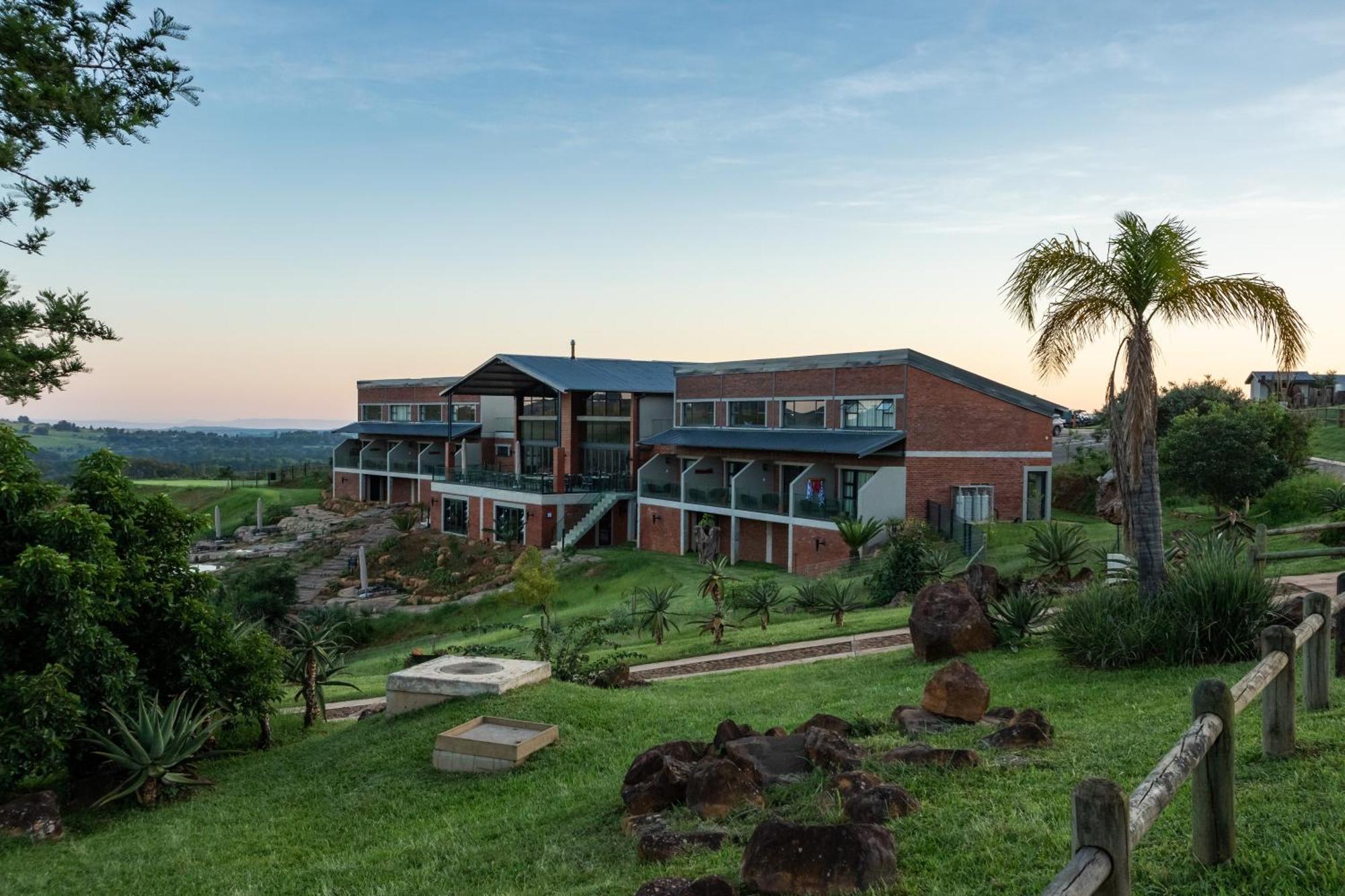 Dragonview Lodge Champagne Valley Exterior photo