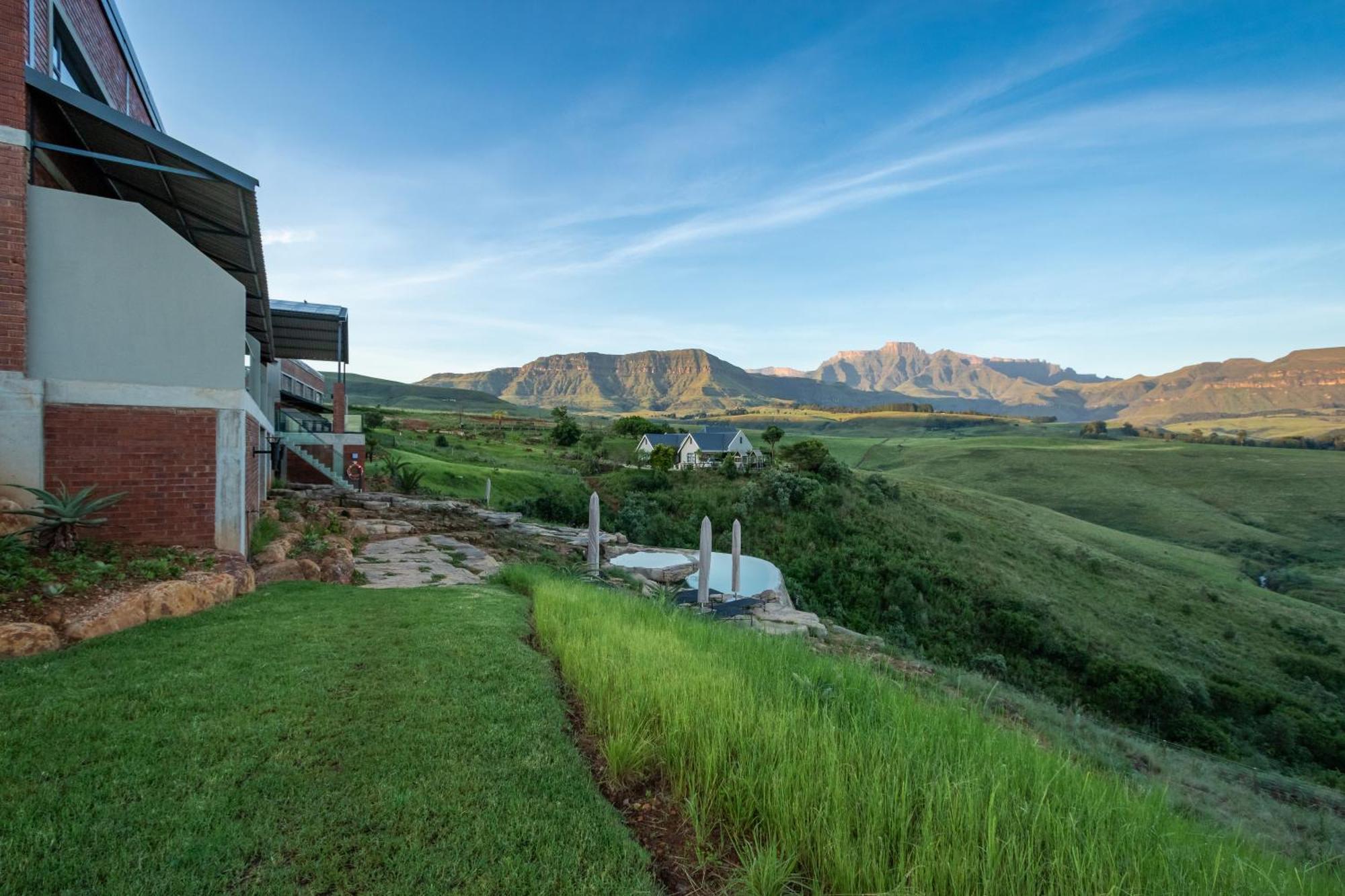 Dragonview Lodge Champagne Valley Exterior photo