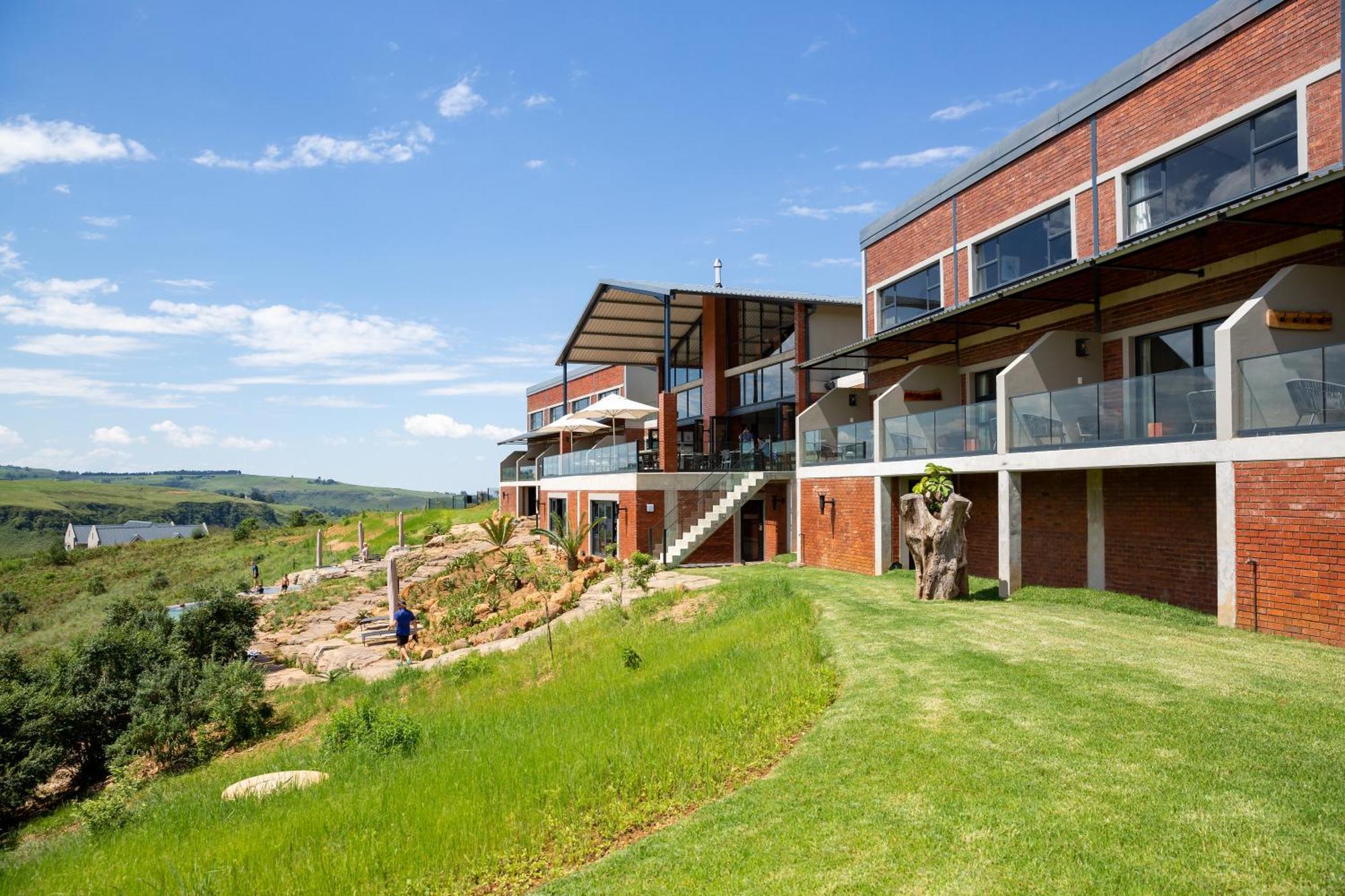 Dragonview Lodge Champagne Valley Exterior photo