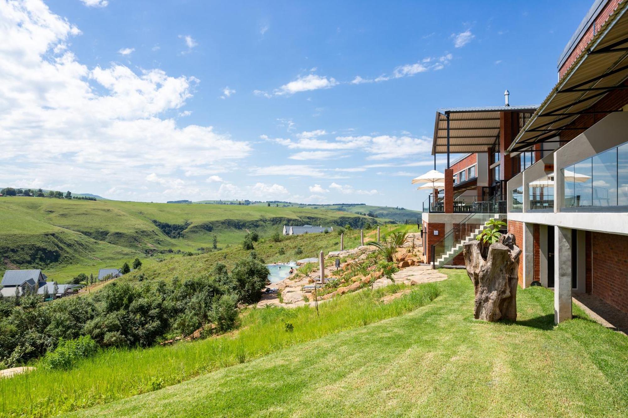 Dragonview Lodge Champagne Valley Exterior photo